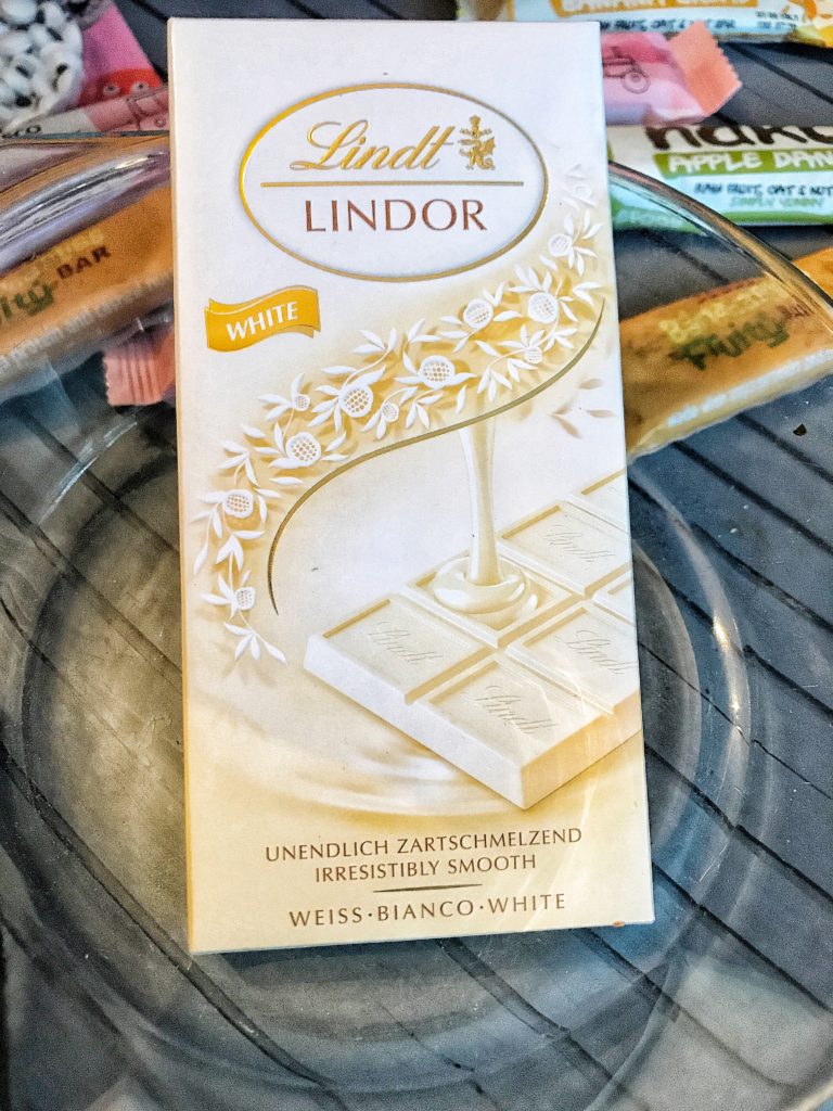 Lindt white chocolate bar 