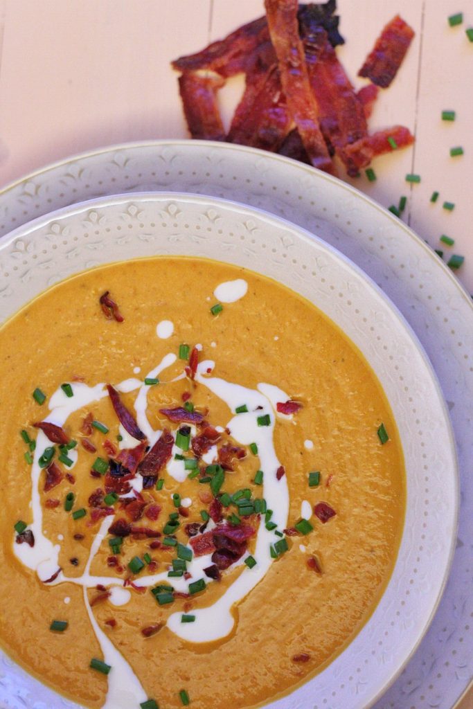 Spicy Thai red pumpkin soup