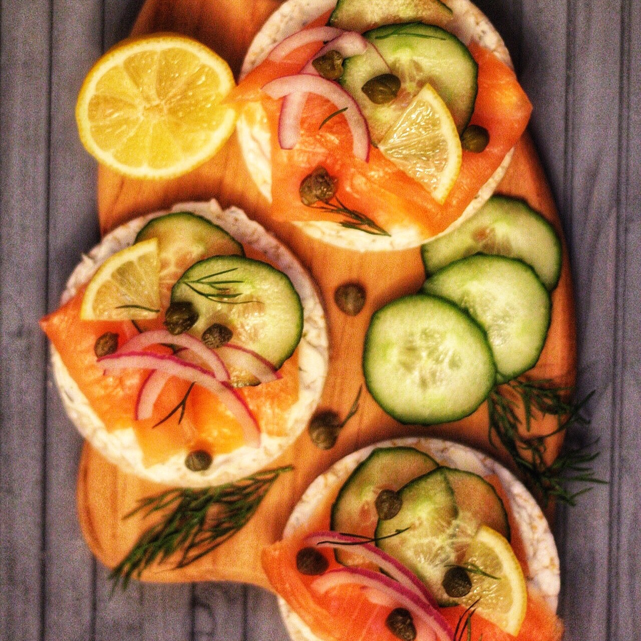 smoked salmon topped rice cakes