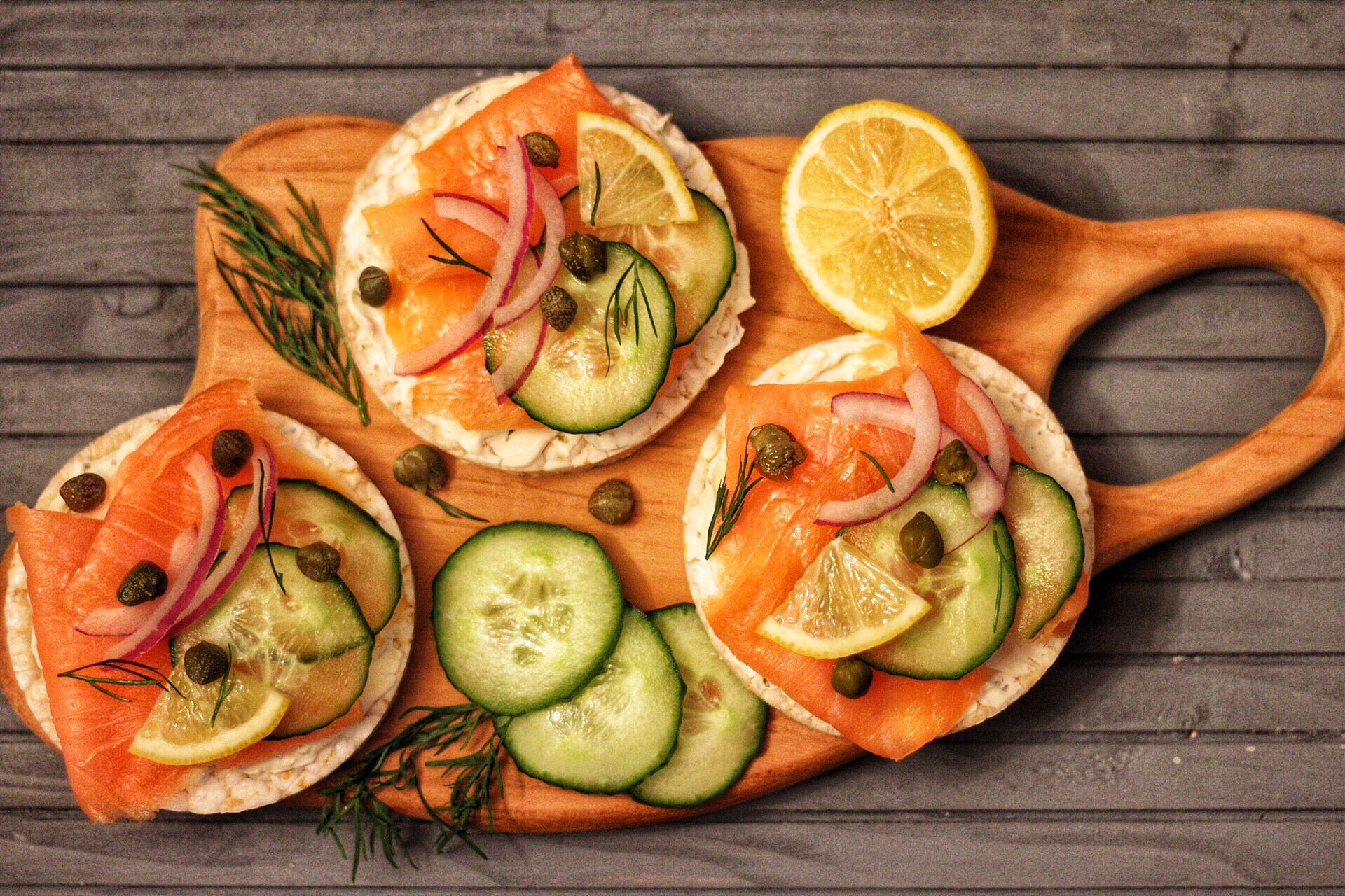 smoke salmon and cream cheese topped rice cakes