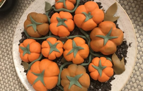 Trick or Treat… Chocolate Oreo Cookie Pumpkins