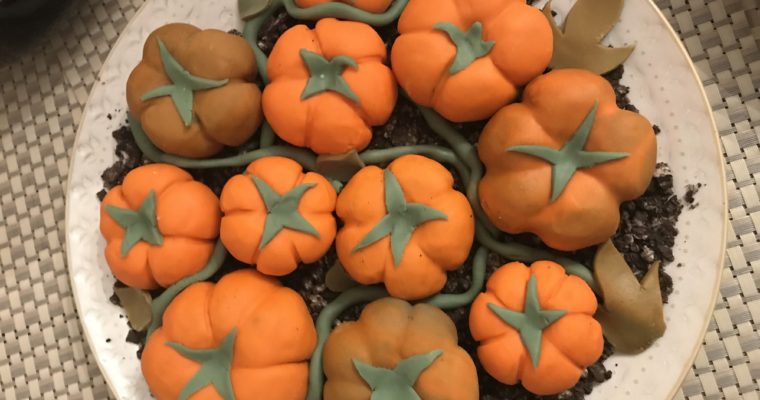 Trick or Treat… Chocolate Oreo Cookie Pumpkins