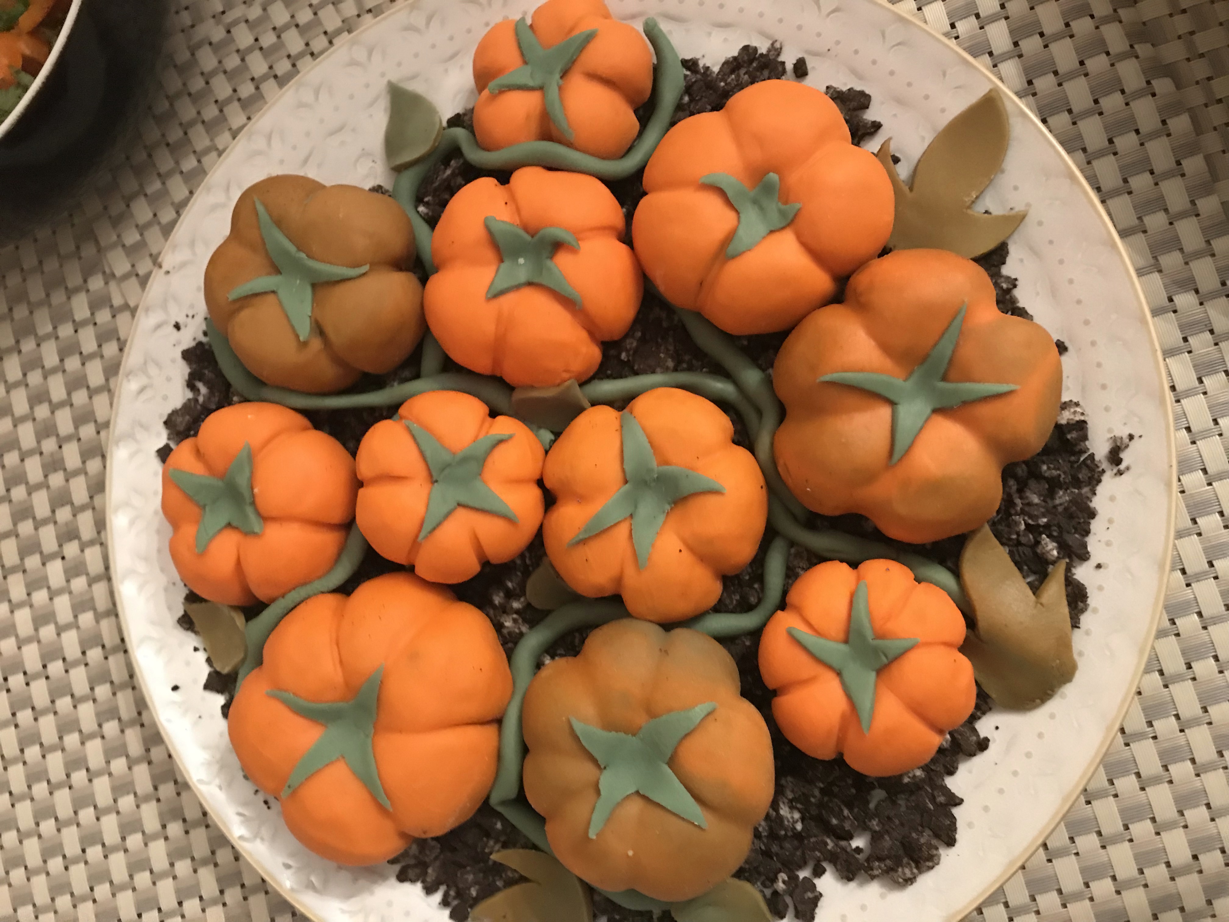 Trick or Treat… Chocolate Oreo Cookie Pumpkins